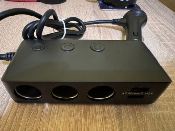 РАСПРЕДЕЛИТЕЛЬ ПРИЖИГАЛКА РАЗДЕЛИТЕЛЬ 12–24 В 3xUSB ЗАРЯДНОЕ УСТРОЙСТВО UBS-C PD