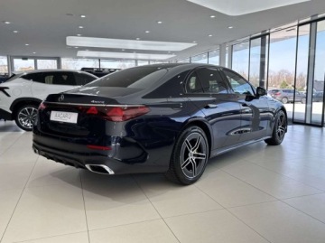 Mercedes Klasa E W214 Sedan 2.0 220d 197KM 2025 Mercedes-Benz Klasa E AMG Line 4 Matic Pakiet Night Pakiet oswietlenia, zdjęcie 3