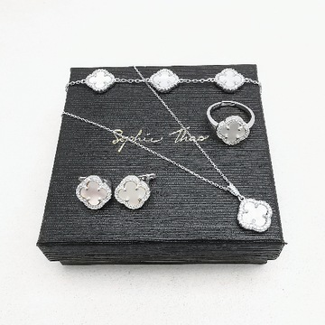 Srebrna bransoletka z koniczynami z masy perłowej i cyrkonii
