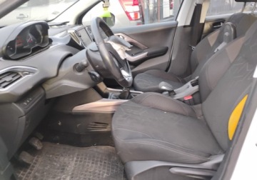 Peugeot 2008 I SUV Facelifting 1.6 BlueHDi 99KM 2016 Peugeot 2008 2016r, 1.6HDI. Uszkodzony lewy tyl. Jezdzi. 1.6 Diesel 99KM, zdjęcie 6