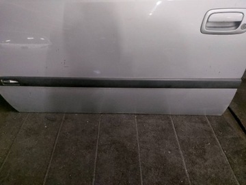 DVEŘE KOMPLETNÍ LEVÝ PŘEDNÍ OPEL ASTRA G II Z157