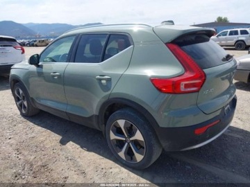 Volvo XC40 2023 Volvo XC 40 B5 Plus Bright Theme 2023 2.0l 2.0 Benzyna 247KM, zdjęcie 3