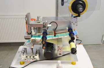 ПОЛУАВТОМАТИЧЕСКАЯ ЭТИКЕТИРОВОЧНАЯ МАШИНА. ПЛОСКИЙ ЭМИ