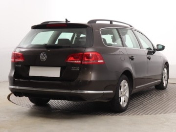 Volkswagen Passat B7 Variant 2.0 TDI CR DPF BlueMotion 140KM 2013 VW Passat 2.0 TDI, Salon Polska, DSG, Navi, Xenon, zdjęcie 4