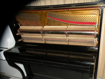 концертное фортепиано ЭМИЛЯ ТРЮГГЕРА, высота 132 см.