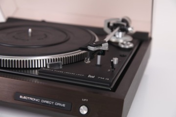 Проигрыватель проигрывателя DUAL 714Q