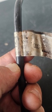 A4 B8 ПОДЪЕМНЫЙ ТРОС ADBLUE В КОМПЛЕКТЕ 8K0131963F