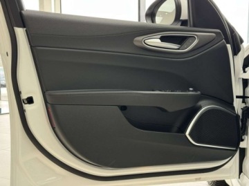 Alfa Romeo Giulia II Sedan Facelifting 2.0 Turbo 200KM 2022 Alfa Romeo Giulia Sprint Kamera cofania Android Auto Nawigacja Salon P, zdjęcie 10