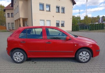 Skoda Fabia I 2005 Skoda Fabia Kupiony w Polsce - ubezpieczony - benzyna - 5 drzwi 1.2 Benzyna, zdjęcie 5
