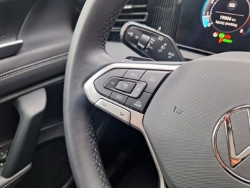 Volkswagen Tiguan II SUV Facelifting 1.5 TSI 150KM 2024 Volkswagen Tiguan serwis ASO 1.5TSI 150KM bezwypadkowy pakiety MatrixLED A, zdjęcie 17