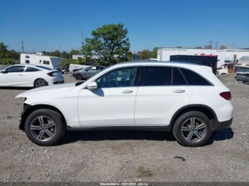 Mercedes GLC C254/X254 2022 Mercedes-Benz GLC 300 4Matic 2022 2.0l 2.0 Benzyna 255KM, zdjęcie 2