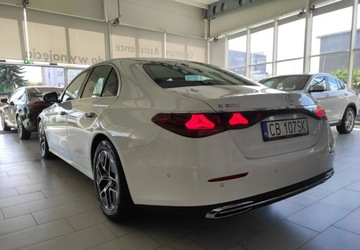 Mercedes Klasa E W214 2025 Mercedes-Benz Klasa E Salon Polska Aut 9G 4x4 5L radary moc20423KM 2.0, zdjęcie 5