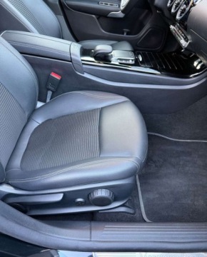 Mercedes CLA C118/X118 2022 Mercedes-Benz CLA Mercedes-Benz CLA 180 7G-DCT Edition 2022 1.3 Benzyna, zdjęcie 20