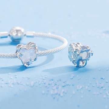 G883 Błękitne opalizujące serce i gwiazdy srebrny charms koralik beads