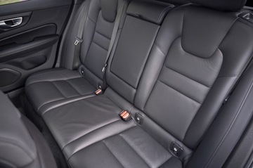 Volvo V60 II  2022 V60 __SUPER PEDANTYCZNY STAN__KUBEŁKOWE FOTELE, zdjęcie 31