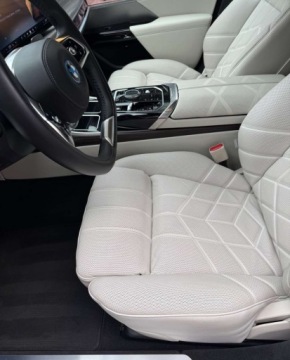 BMW Seria 7 G70 Sedan Plug-In 3.0 50e 489KM 2023 BMW Seria 7 BMW Seria 7 3.0 Hybryda Plug-in 489KM, zdjęcie 17