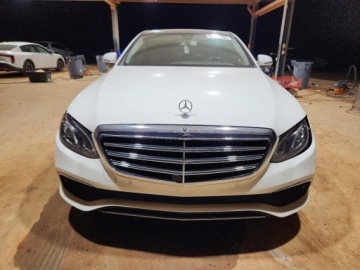 Mercedes Klasa E W213 2019 Mercedes-Benz Klasa E MERCEDES-BENZ E 300 4MATIC 2.0 Benzyna 244KM, zdjęcie 1