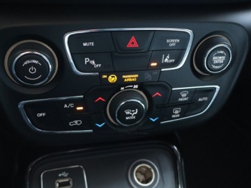 Jeep Compass II SUV 1.4 MultiAir 140KM 2018 Jeep Compass 1.4 MultiAir, Salon Polska, zdjęcie 19