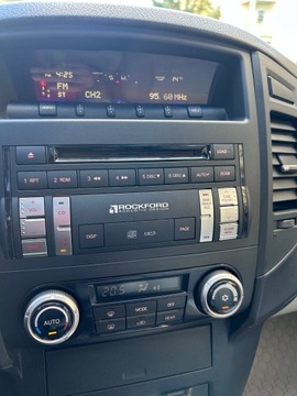 Mitsubishi Pajero IV 2010 Mitsubishi Pajero IV 3.5 190KM 2010 skrzynia SS RockFord 7 osobowy zadbany, zdjęcie 5