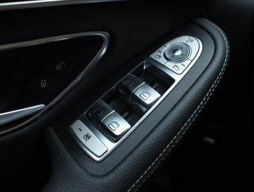 Mercedes Klasa A W176 Hatchback 5d Facelifting 250 211KM 2016 Mercedes GLC Coupe 250, Salon Polska, zdjęcie 15