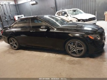 Mercedes Klasa E W213 2019 Mercedes-Benz Klasa E 2019 Mercedes-Benz E-Class E 300 4MATIC Sedan 2.0, zdjęcie 13