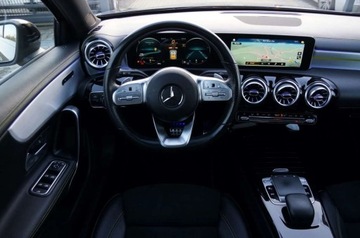Mercedes Klasa A W177/V177 Hatchback 1.5 180d 116KM 2018 Mercedes-Benz Klasa A 1.5 Diesel 115 KM, Pakiet AMG, Navi, Kamera, Full LE, zdjęcie 11
