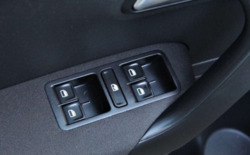 Volkswagen Polo V Hatchback 3d Facelifting 1.0 60KM 2015 Volkswagen Polo 1.0 i Komputer Podgrzewane fotele 1 rok gwarancji w cen, zdjęcie 24