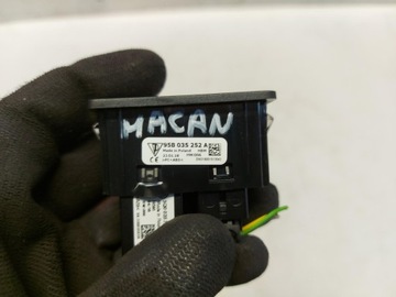 PORSCHE MACAN 95B HNÍZDO USB AUX 95B035252A