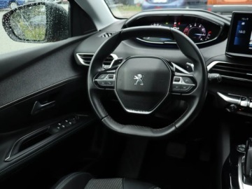 Peugeot 5008 II Crossover Facelifting 1.2 PureTech 130KM 2022 Peugeot 5008 PureTech 130, Salon Polska, zdjęcie 6