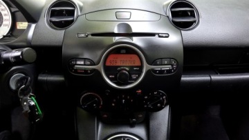 Mazda 2 II Hatchback 5d 1.3 86KM 2009 Mazda 2 .. Klimatyzacja .. 2 komplety kół .. Kontrola trakcji .., zdjęcie 16