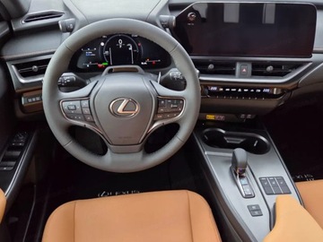 Lexus UX Crossover Facelifting 2.0 300h 199KM 2025 Od ręki - 300h F Sport Design 2.0 Hybrid Dynamic Force 199KM, zdjęcie 6