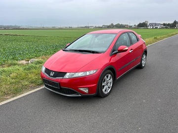 Honda Civic VIII Hatchback 3d 1.8 i-VTEC 140KM 2011