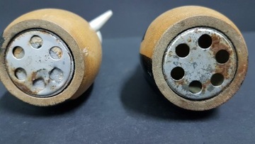 Старая деревянная полка для специй с дизайном пингвинов