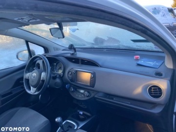 Toyota Yaris III Hatchback 5d Facelifting Hybrid 100KM 2015 Toyota Yaris 1.5 Hybrid 2015r/ automat, zdjęcie 5