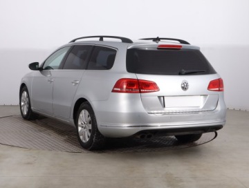 Volkswagen Passat B7 Variant 2.0 TDI CR DPF BlueMotion 140KM 2013 VW Passat 2.0 TDI, DSG, Navi, Xenon, Bi-Xenon, zdjęcie 3