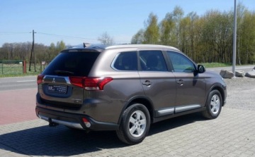 Mitsubishi Outlander III 2017 Mitsubishi Outlander 2.2DI-D 150KM 4WD 4x4 7osobowy Xenony Nawigacja Grzan, zdjęcie 4