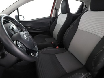 Toyota Yaris III Hatchback 5d Facelifting 2017 1.5 Hybrid 100KM 2018 Toyota Yaris hybryda automat kamera klima-auto., zdjęcie 12