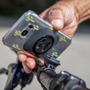 Sp Connect SPC+ прикрепляется к телефону/чехлу