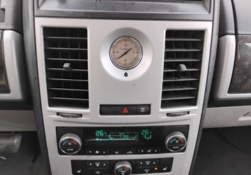 Chrysler Grand Voyager 2.8 CRD 163KM 2010 Chrysler Grand Voyager 2010r, 2.8 DIESEL. AUTOMAT. Uszkodzony tyl. Jezdzi, zdjęcie 25