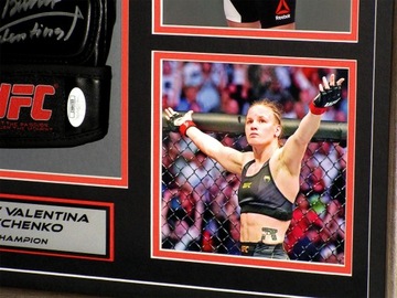 Перчатка Валентины Шевченко с автографом легенды UFC в красивой рамке ХИТ