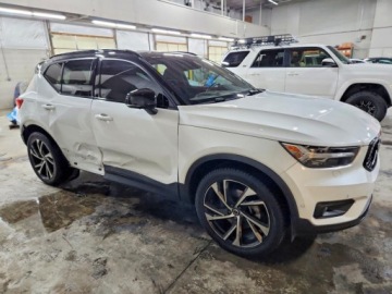 Volvo XC40 2022 Volvo XC 40 T5 R-Design 2022 2.0 Benzyna 248KM, zdjęcie 4