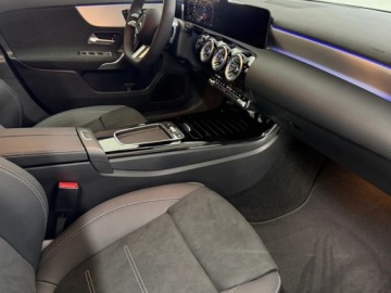 Mercedes Klasa A W177/V177 Hatchback Facelifting 1.3 200 163KM 2025 MERCEDES-BENZ A Klasa 200 AMG Line 1.3 (163KM) 2025, zdjęcie 11