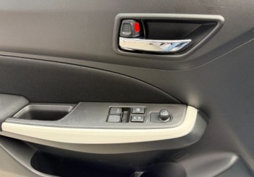 Suzuki Swift VI Hatchback 1.2 DualJet 90KM 2017 Suzuki Swift salon Polska, I wlasciciel, kamera cofania 1.2 Benzyna 90KM, zdjęcie 12