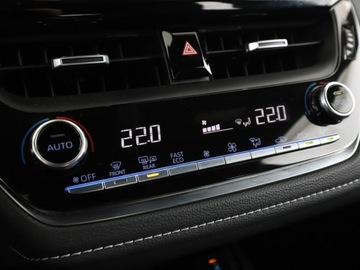 Toyota Corolla XII Hatchback 1.2 Turbo D-4T 116KM 2019 Toyota Corolla Historia serwisowa ASO navi Kamera, zdjęcie 25