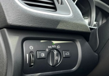 Volvo V40 II Hatchback Facelifting 2.0 T4 190KM 2018 Volvo V40 V40 190 KM Momentum Led Panorama Kamera Navi Tempomat Salon Pols, zdjęcie 13