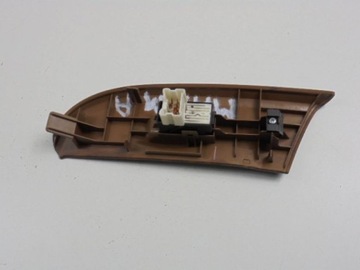 NISSAN MAXIMA A33 SPÍNAČ OKNO PŘEDNÍ PRAVÝ