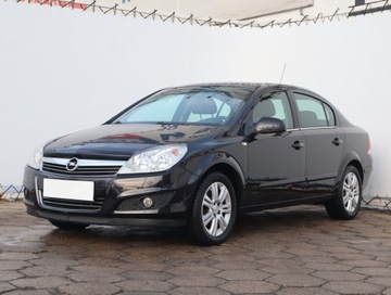 Opel Astra H Sedan 1.6 ECOTEC 115KM 2010 Opel Astra 1.6 16V, Salon Polska, Klima, zdjęcie 1