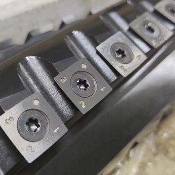 СТРУГОВАЛЬНЫЙ СТАНОК СПИРАЛЬНЫЙ ВАЛ 310 ММ 56 НОЖЕЙ