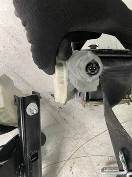 НАТЯЖИТЕЛИ ПЕРЕДНИХ РЕМНЕЙ ЛЕВЫЙ + ПРАВЫЙ КОМПЛЕКТ PEUGEOT 3008 I 09-16