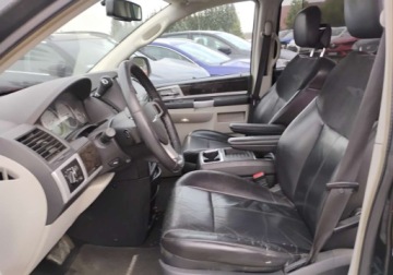 Chrysler Grand Voyager 2.8 CRD 163KM 2010 Chrysler Grand Voyager 2010r, 2.8 DIESEL. AUTOMAT. Uszkodzony tyl. Jezdzi, zdjęcie 8